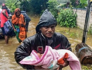 Ινδία: Πάνω από 400 νεκροί από τις πλημμύρες